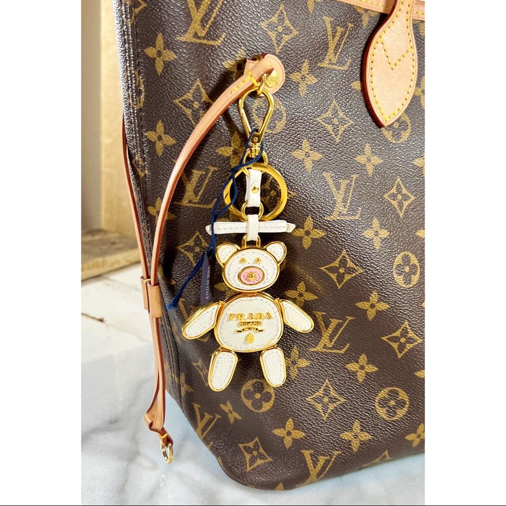 |SOLD| Prada Rare Saffiano Leather White & Pink Bear Trick Bag Charm - Picture 4 of 11